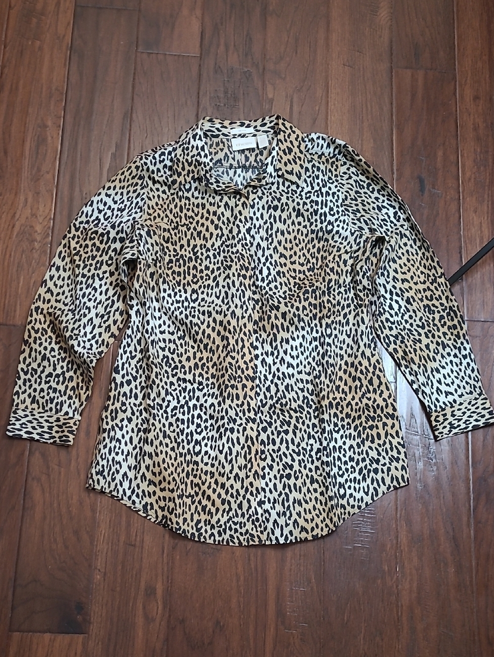 Chico's Leopard Print Button-Up No Iron Blouse size 1.5 (10)